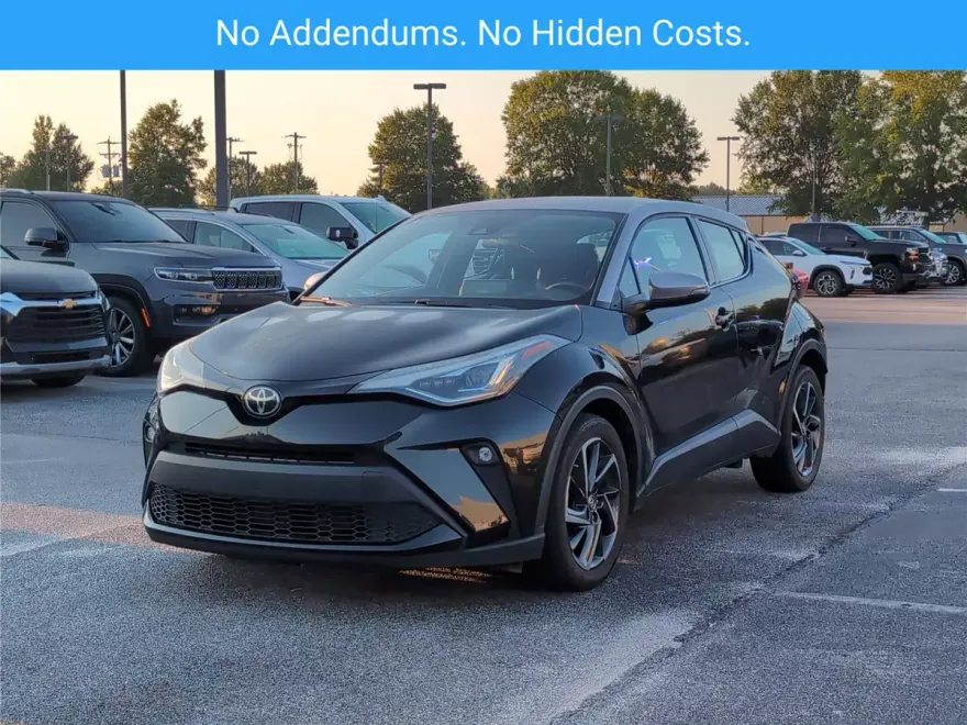 2021 Toyota C-HR LE photo 1