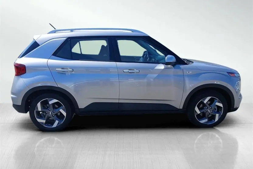 2024 Hyundai Venue SEL photo 1