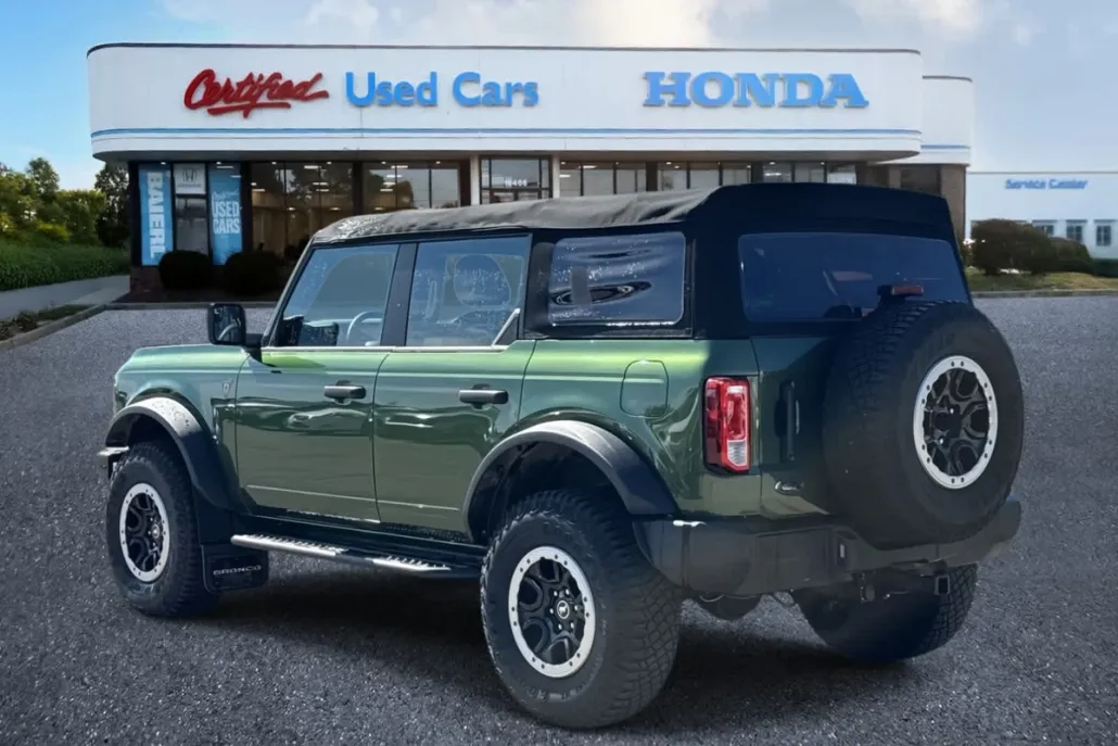 2022 Ford Bronco Base photo 1