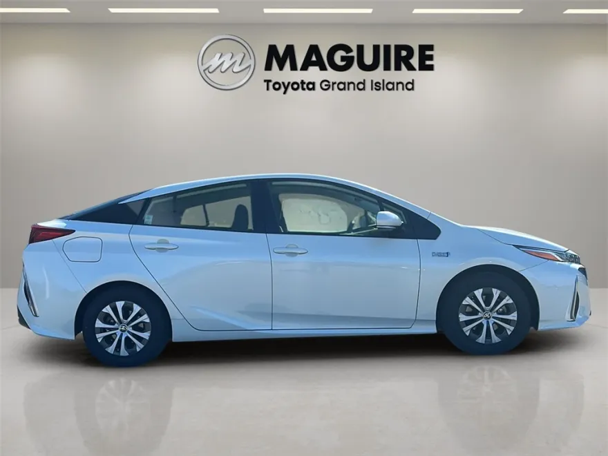 2020 Toyota Prius Prime LE photo 1
