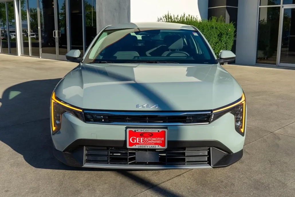 2025 Kia K4 EX photo 1