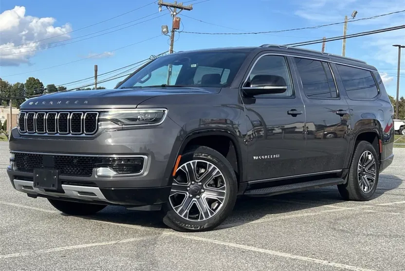 2024 Jeep Wagoneer L Series II photo 1