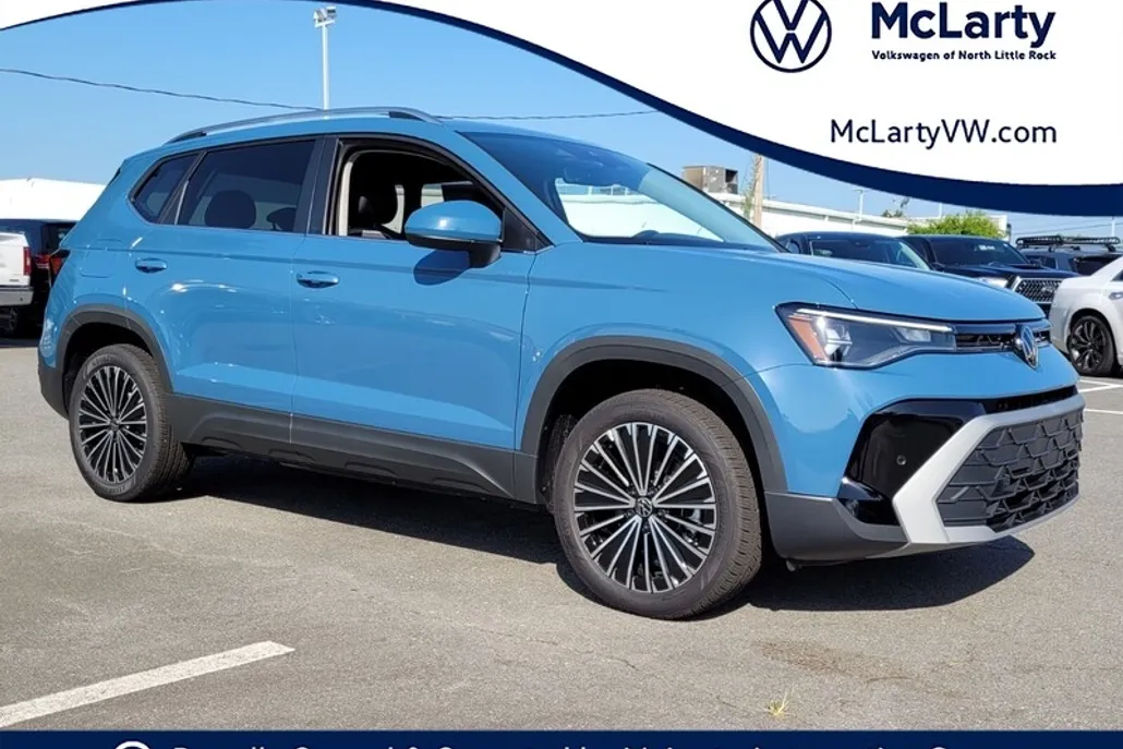 2025 Volkswagen Taos SE photo 1