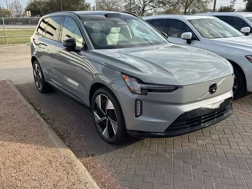 2025 Volvo EX90 Twin Motor Ultra photo 2