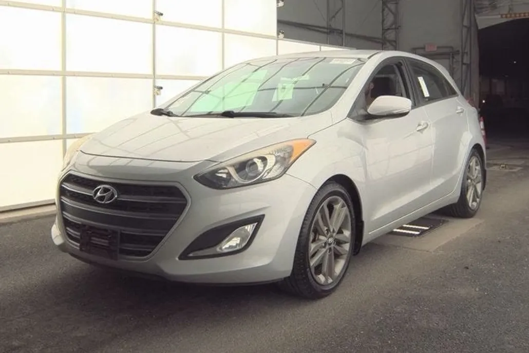 2016 Hyundai Elantra GT Base photo 1