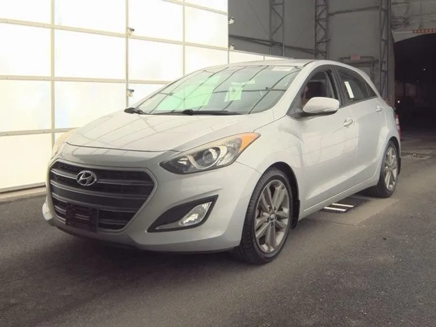 2016 Hyundai Elantra GT Base photo 1