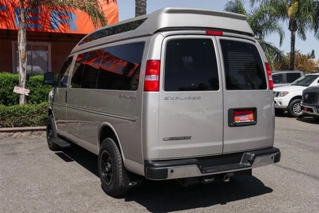 2021 Chevrolet Express 2500 LS photo 1