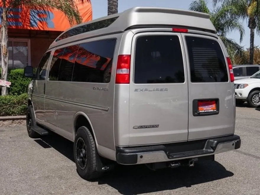 2021 Chevrolet Express 2500 LS photo 1