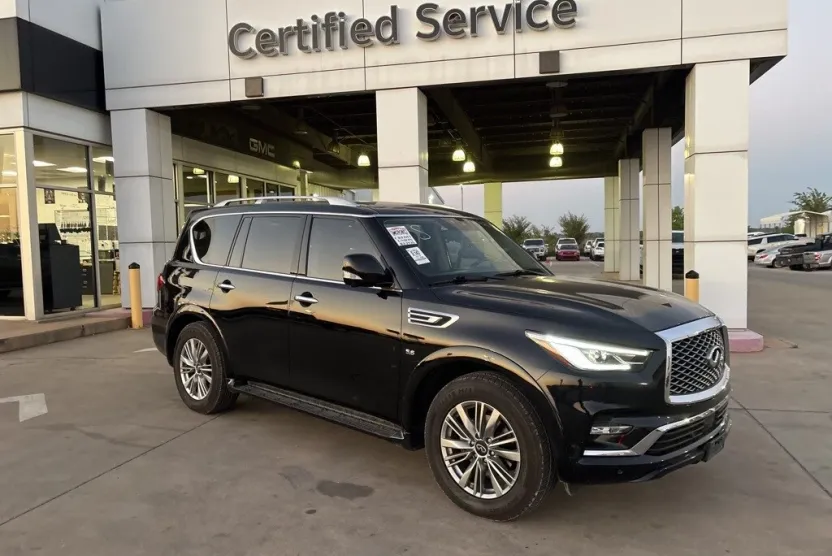 2019 Infiniti QX80 Luxe photo 1