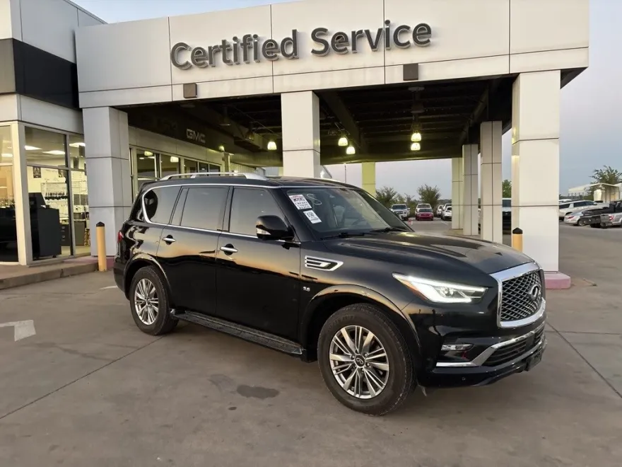 2019 Infiniti QX80 Luxe photo 1