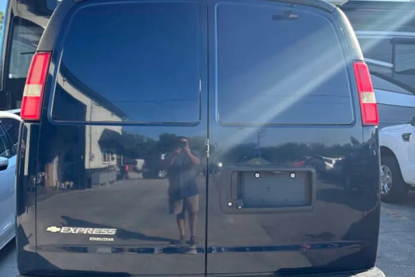 2014 Chevrolet Express 2500 Cargo photo 1
