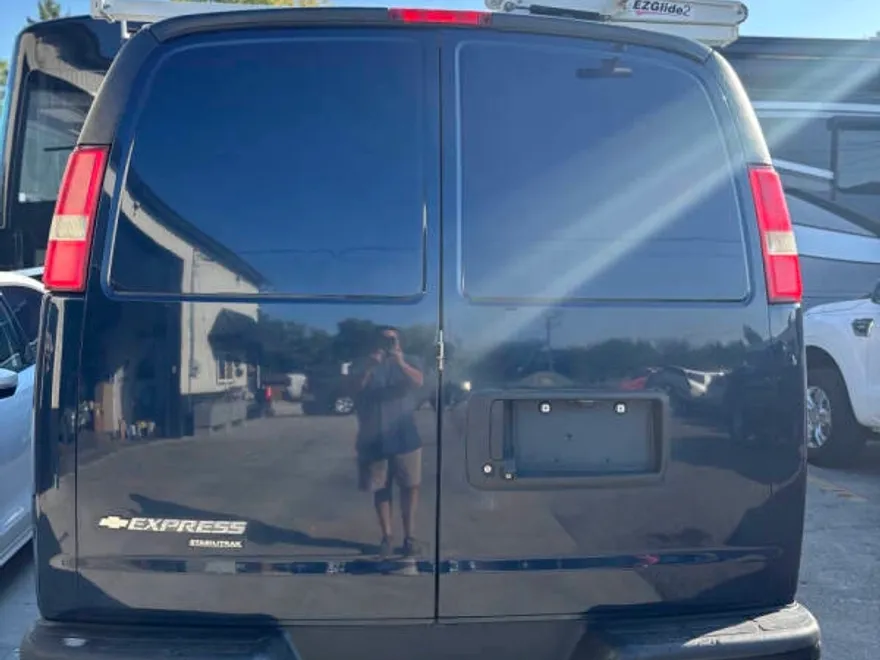 2014 Chevrolet Express 2500 Cargo photo 1