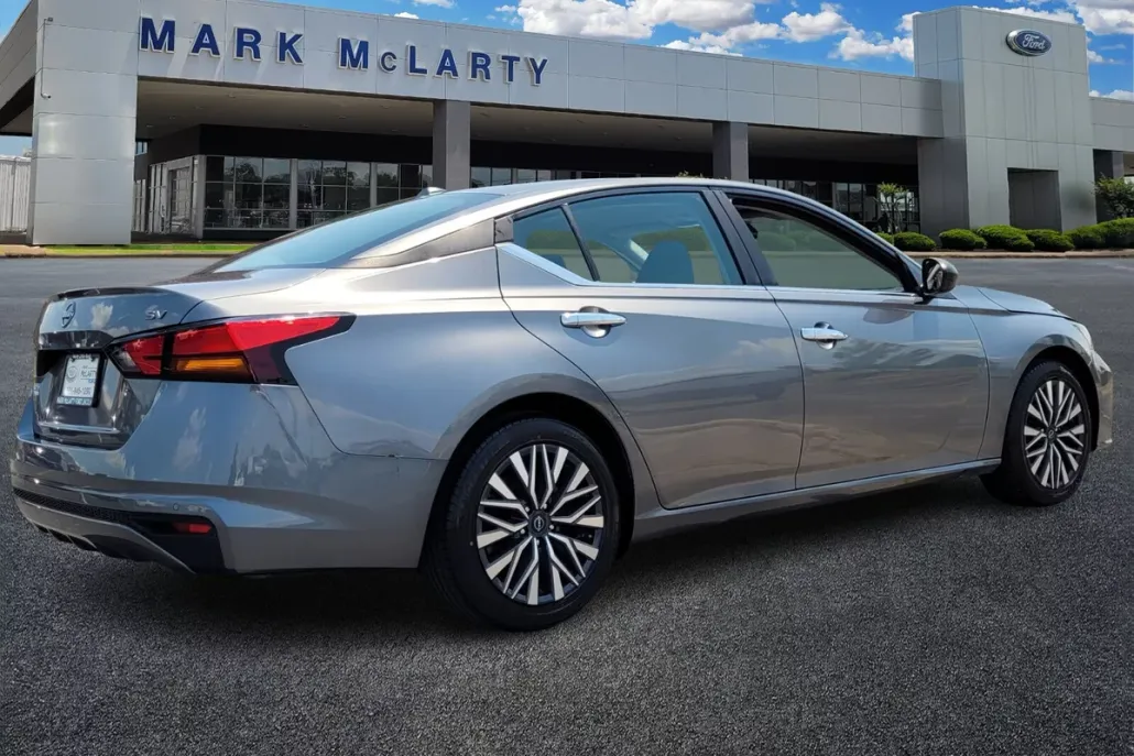 2024 Nissan Altima 2.5 SV photo 1
