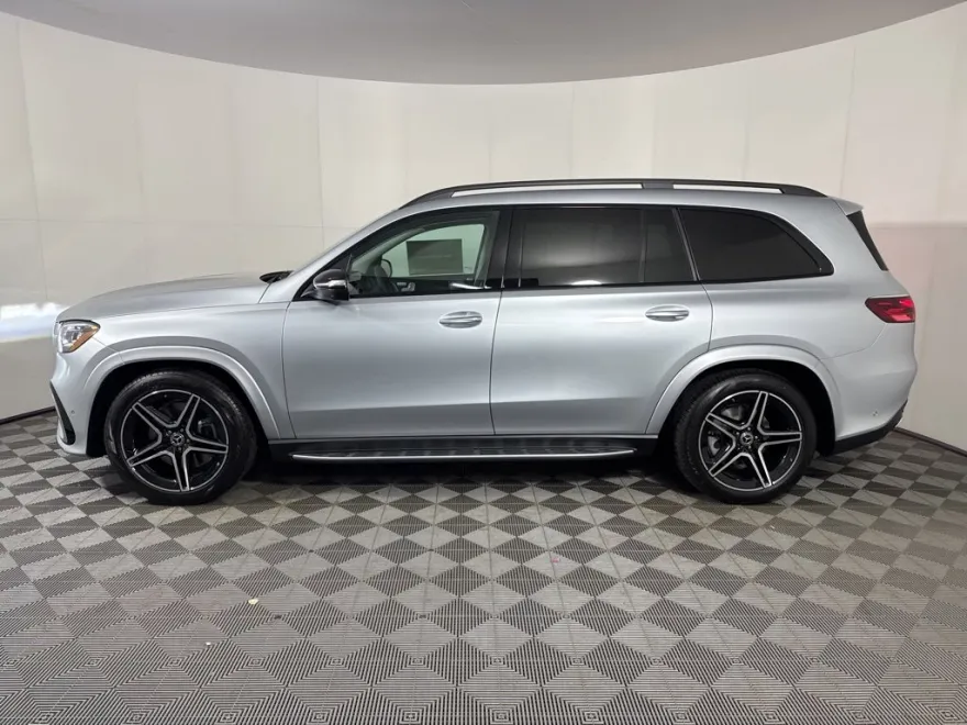 2026 Mercedes Benz GLS 450 4MATIC photo 1