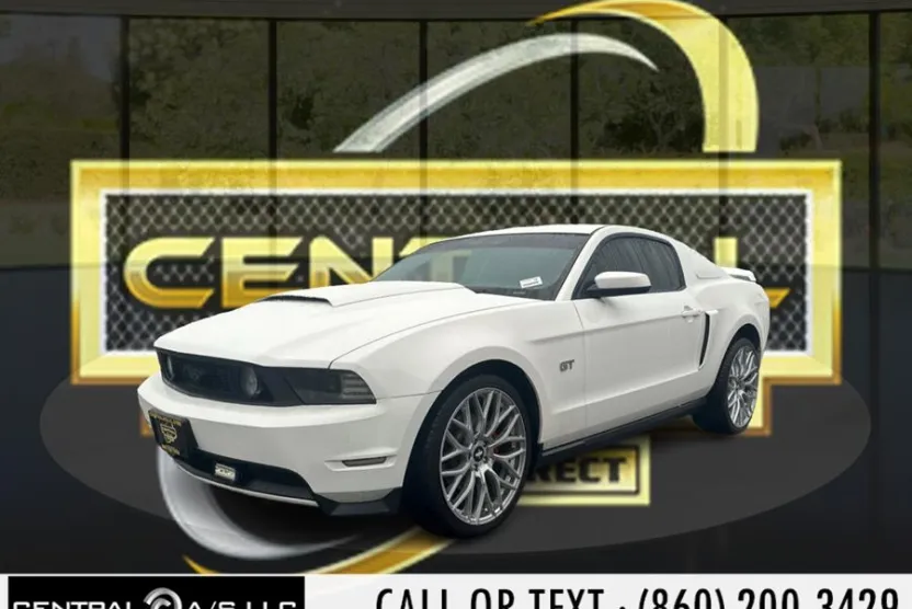 2010 Ford Mustang GT photo 1