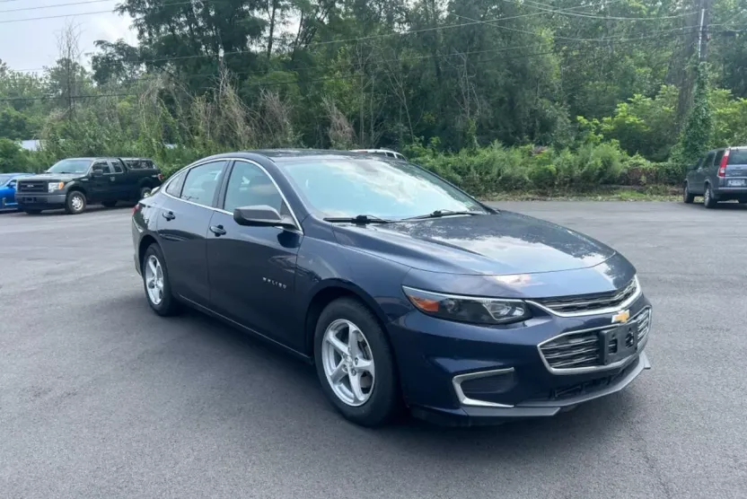2018 Chevrolet Malibu LS photo 1