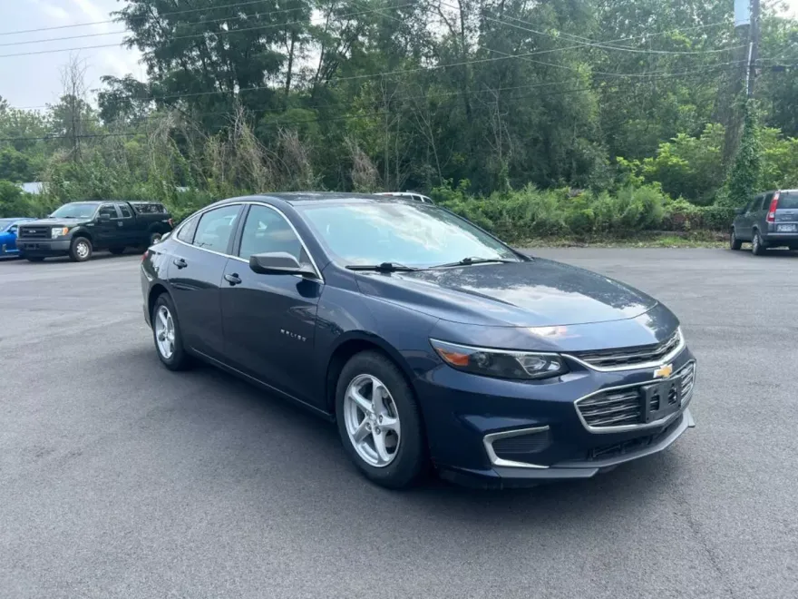 2018 Chevrolet Malibu LS photo 1