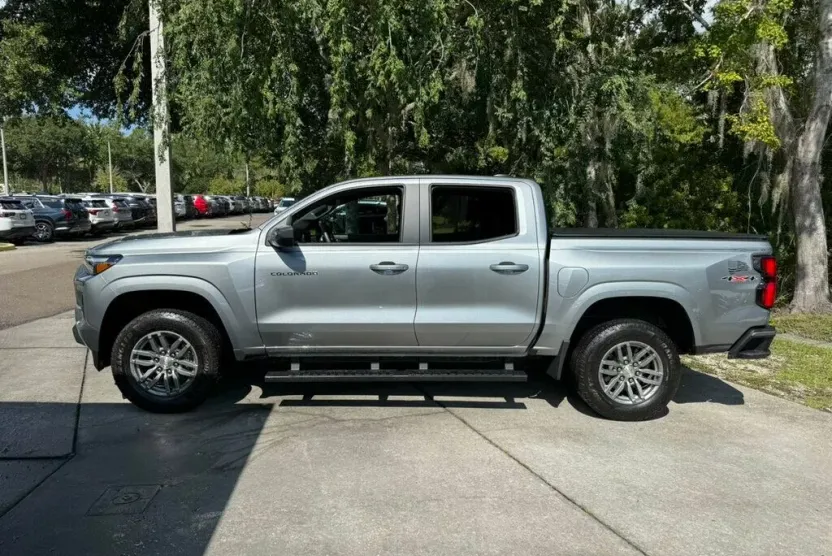 2024 Chevrolet Colorado LT photo 1
