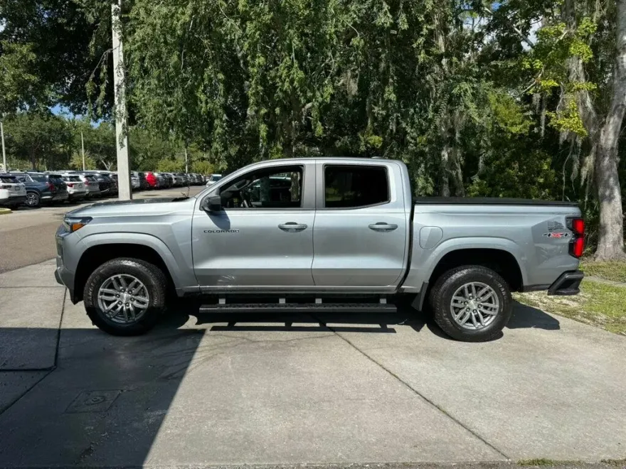 2024 Chevrolet Colorado LT photo 1