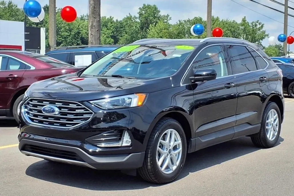 2022 Ford Edge SEL photo 1