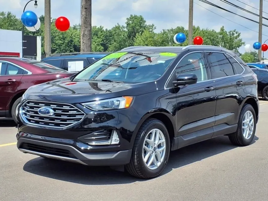 2022 Ford Edge SEL photo 1