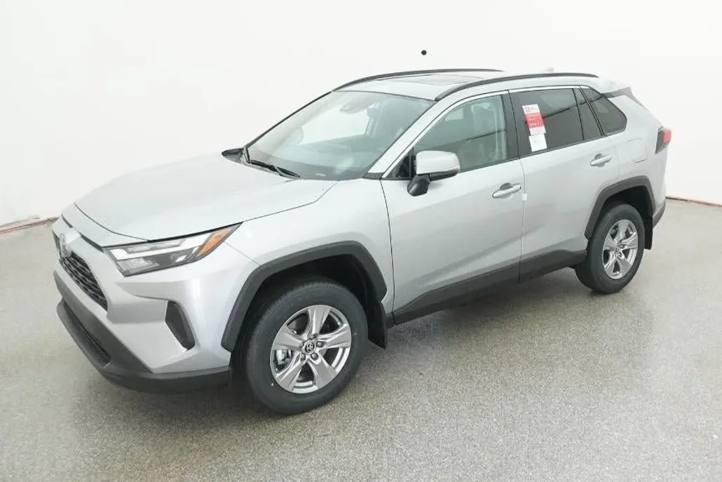2025 Toyota RAV4 XLE photo 1