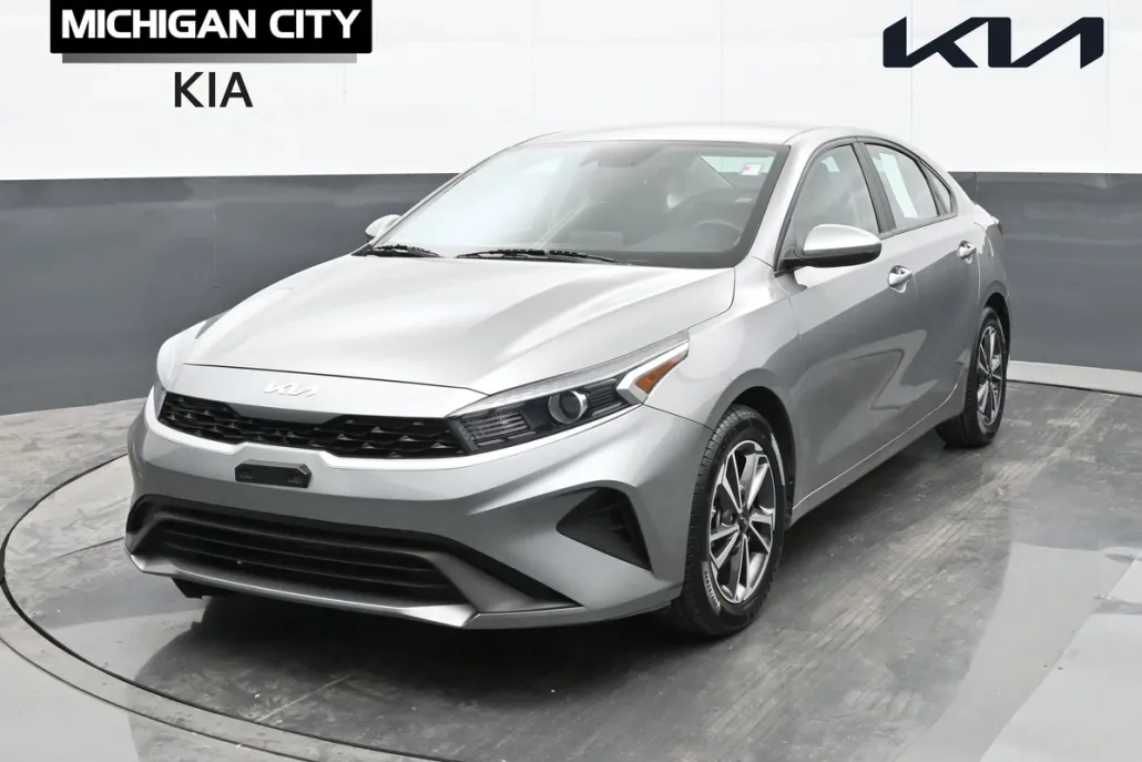 2022 Kia Forte LXS photo 1