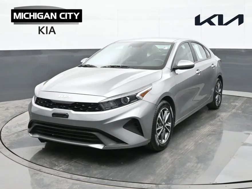 2022 Kia Forte LXS photo 1