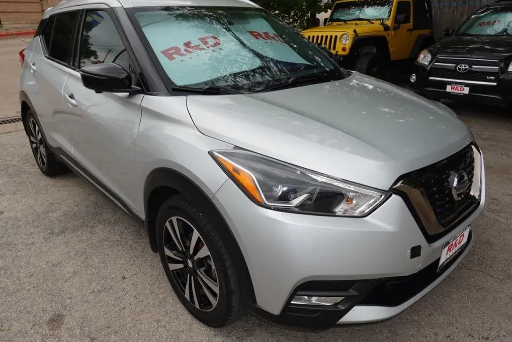 2019 Nissan Kicks SR photo 1
