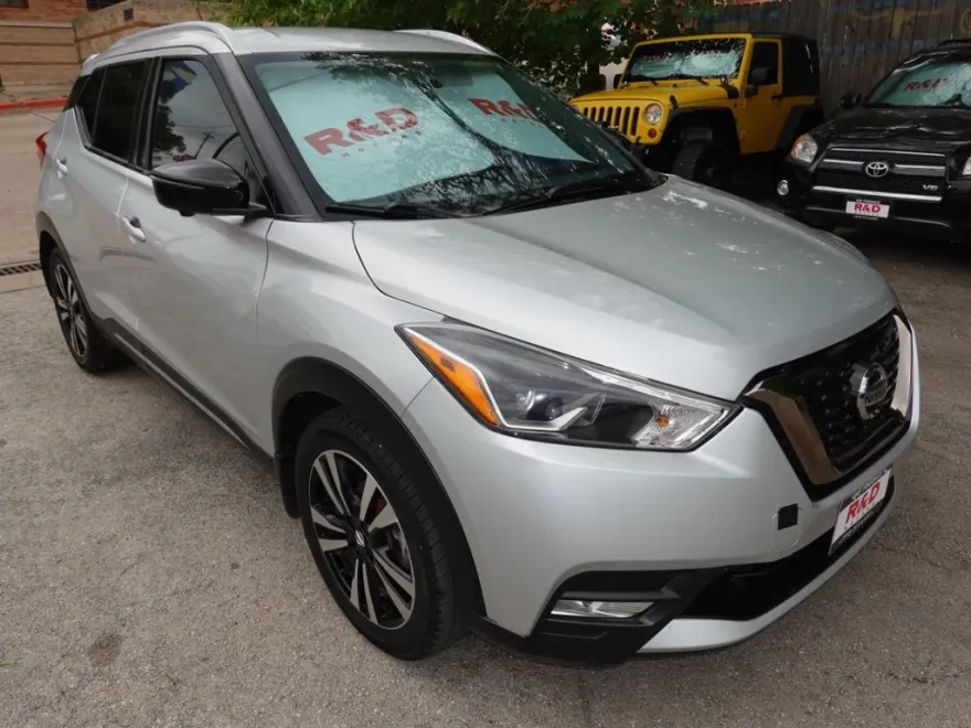 2019 Nissan Kicks SR photo 1