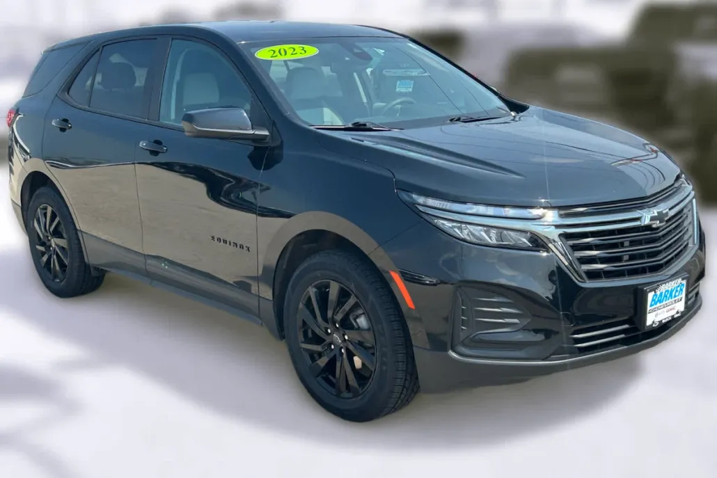 2023 Chevrolet Equinox LS photo 1