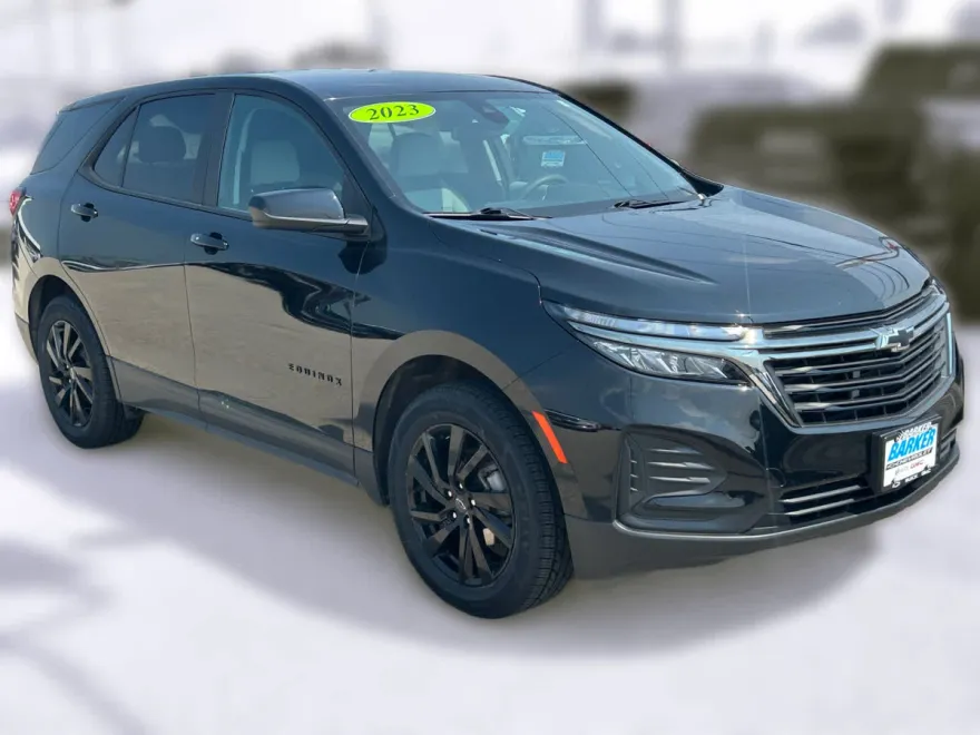 2023 Chevrolet Equinox LS photo 1