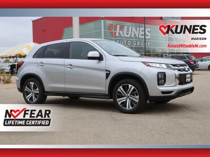 2025 Mitsubishi Outlander Sport ES photo 1