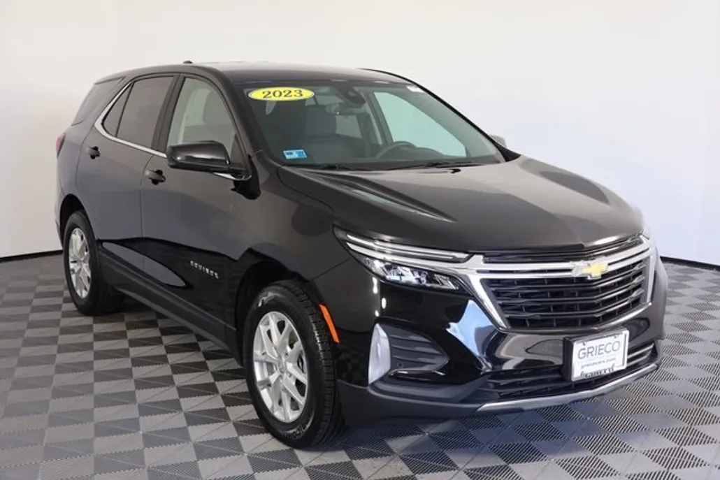 2023 Chevrolet Equinox LT photo 1
