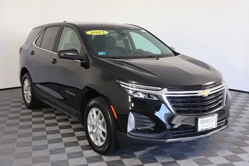 2023 Chevrolet Equinox LT photo 1