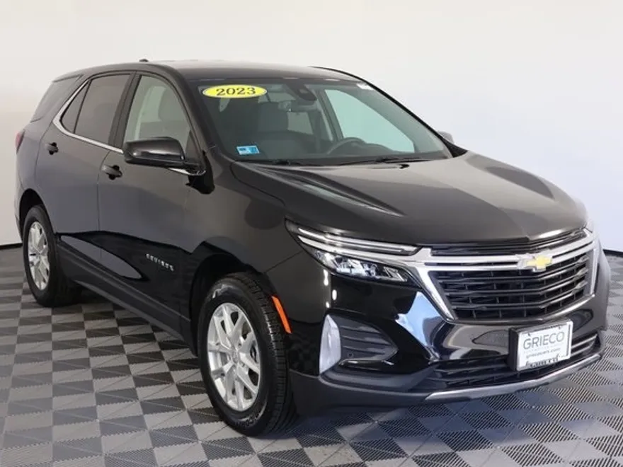 2023 Chevrolet Equinox LT photo 1