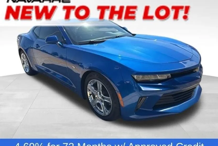 2017 Chevrolet Camaro 1LT photo 1