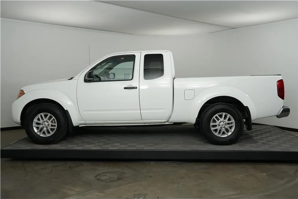 2017 Nissan Frontier SV photo 1