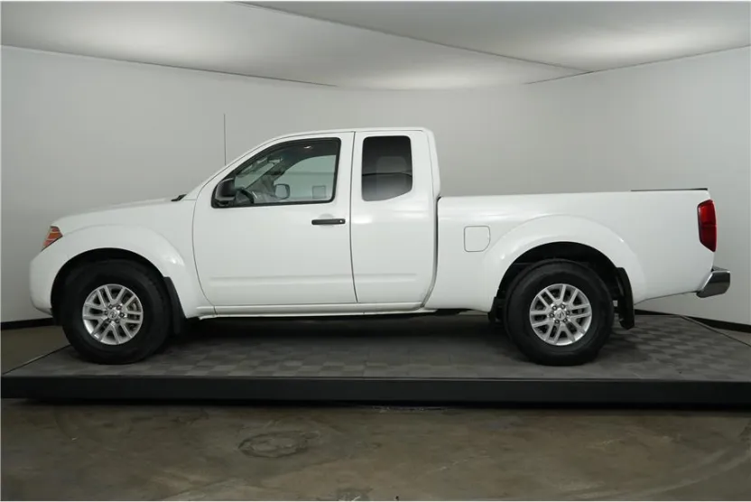 2017 Nissan Frontier SV photo 1