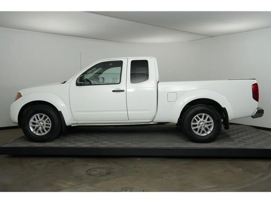 2017 Nissan Frontier SV photo 1