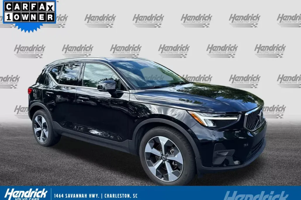 2023 Volvo XC40 Plus photo 1