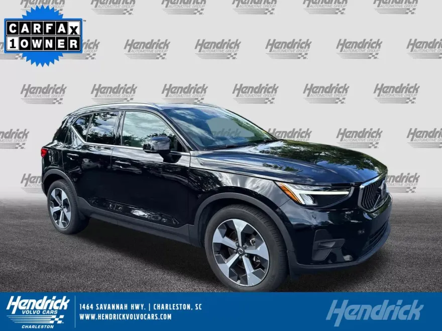 2023 Volvo XC40 Plus photo 1