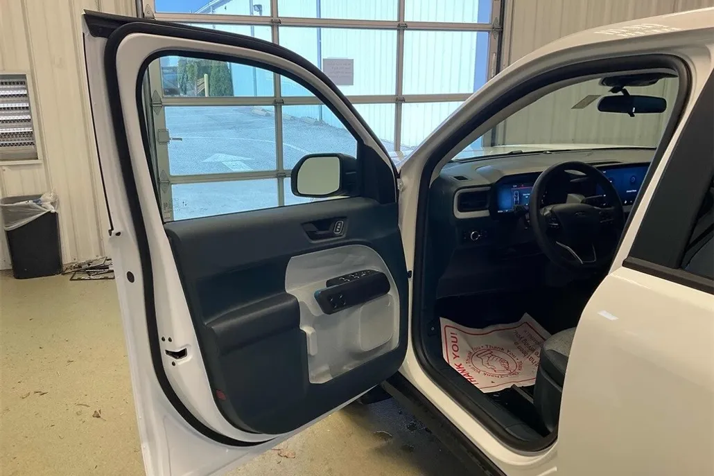 2025 Ford Maverick XLT photo 1