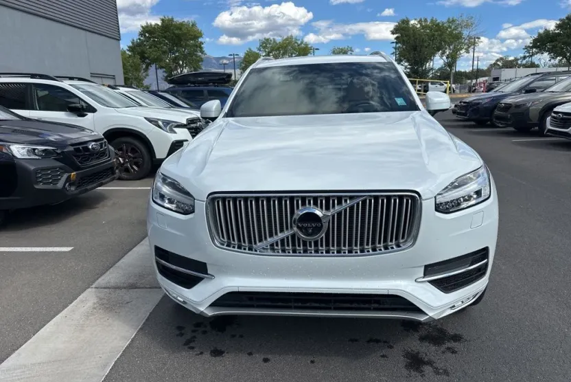 2017 Volvo XC90 T6 Inscription photo 1