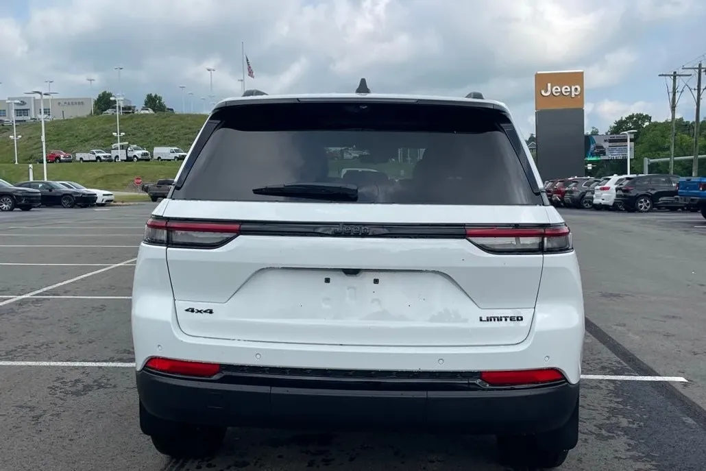 2025 Jeep Grand Cherokee Limited photo 1