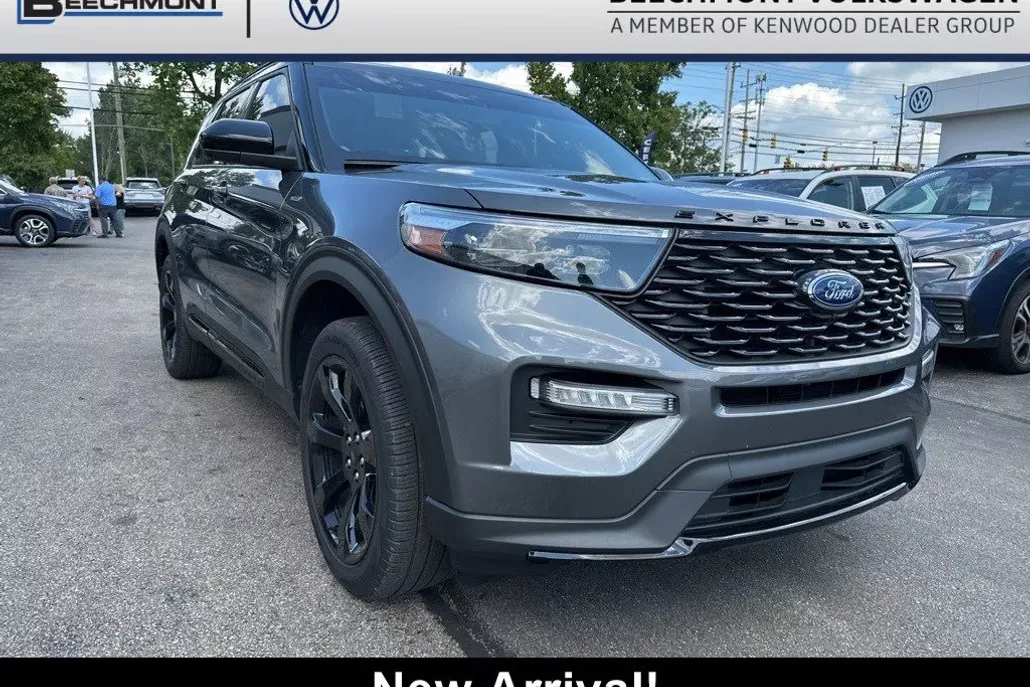 2023 Ford Explorer ST-Line photo 1
