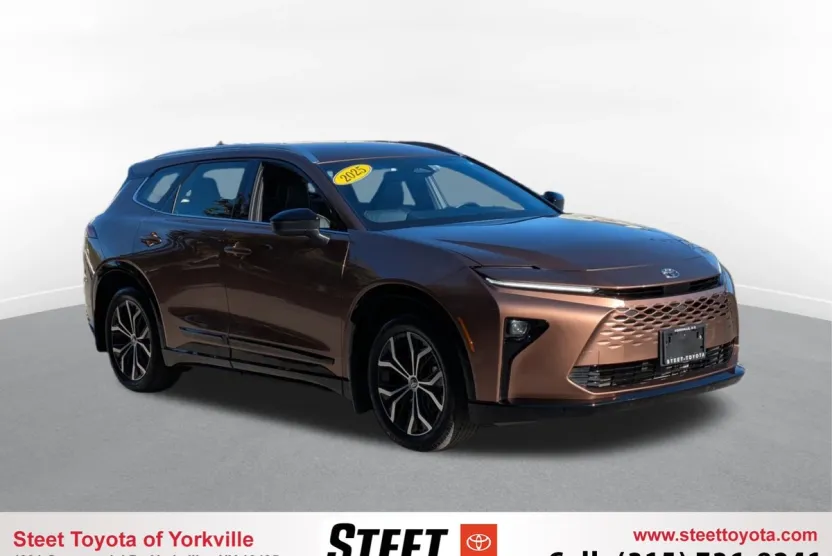 2025 Toyota Crown Signia XLE photo 1