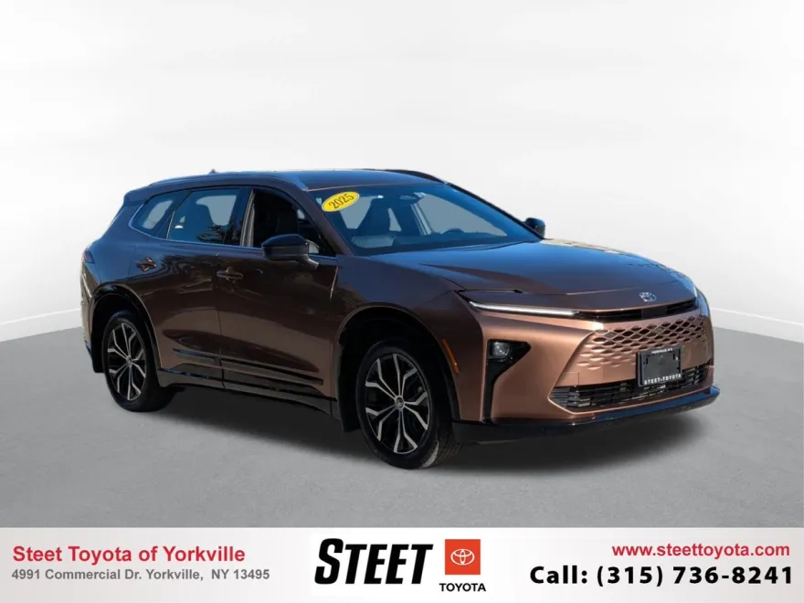 2025 Toyota Crown Signia XLE photo 1
