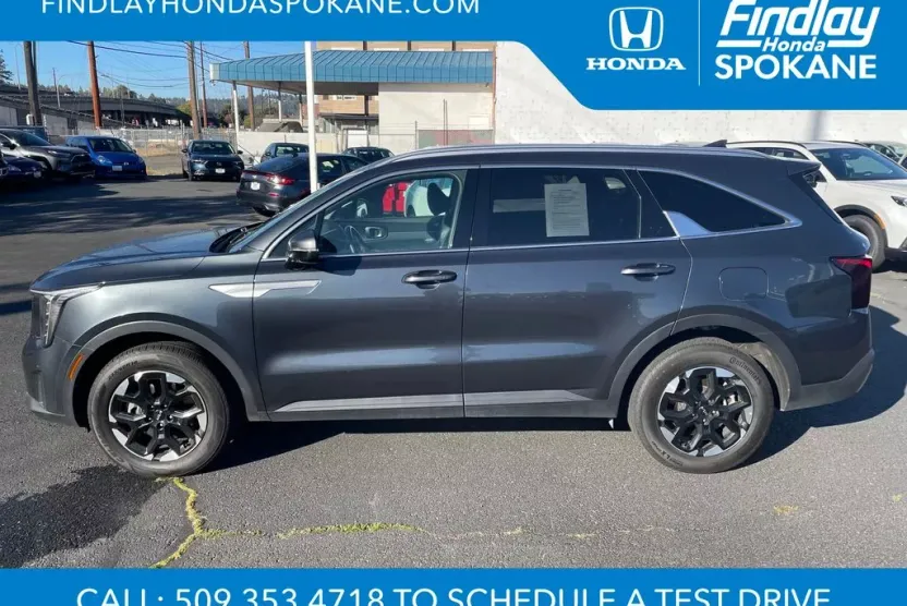 2024 Kia Sorento S photo 1
