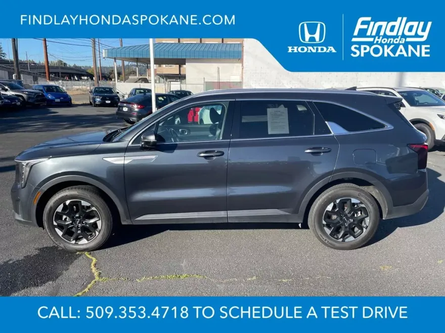 2024 Kia Sorento S photo 1